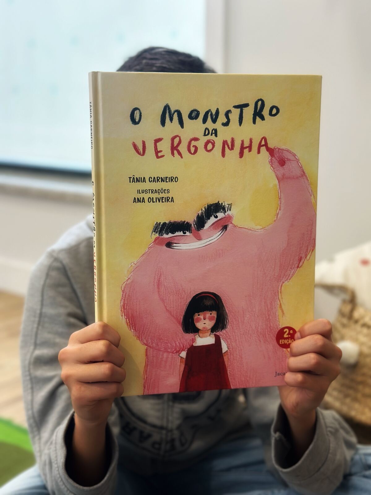 Livro sobre a vergonha na sala infantil